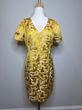 Jade by Melody Tam Yellow Jacquard Sheath Dress - V-Neck Short Sleeve Size Med.